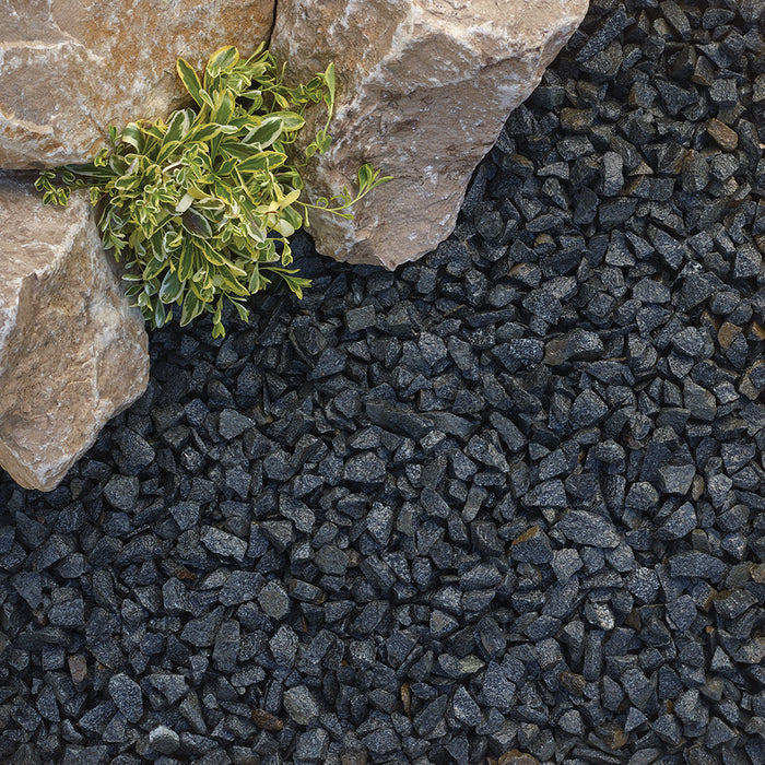 Buy Kelkay Onyx Black Chippings 10-20mm 750kg Bulk Bag online UK